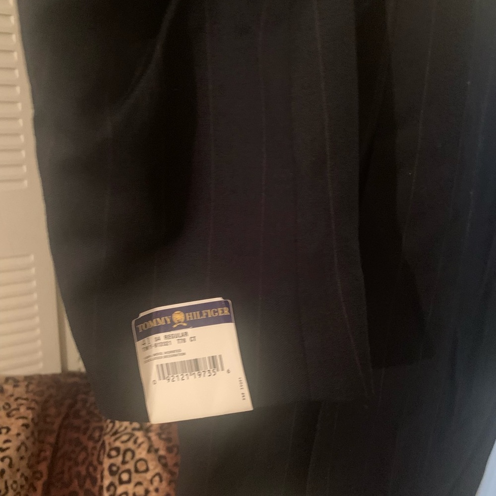 TOMMY HILFIGER NAVY PINSTRIPE SUIT. - Picture 6 of 8